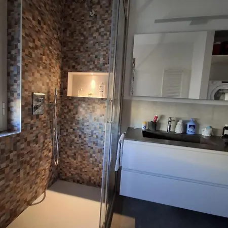 Nani's House Tram 8 Trastevere & Aeroporto * Roma